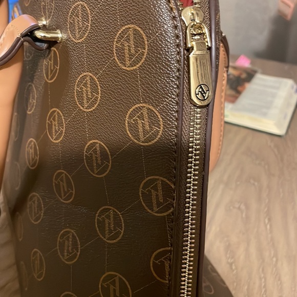 Purse ADRIENNE VITTADINI IN PERFECT CONDITION - Picture 3 of 10